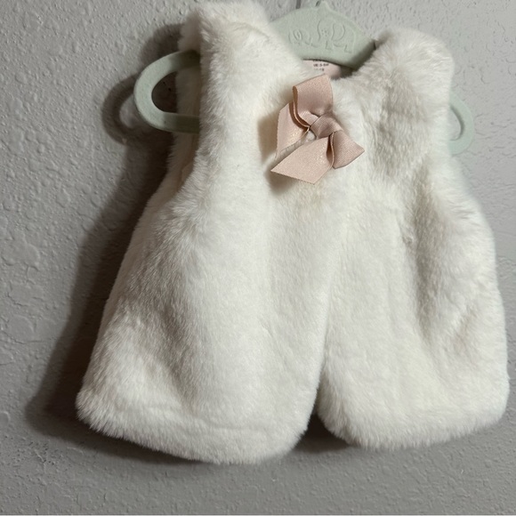 Catherine Malandrino Mini, White Fur Vest with Pink Bow, Winter Wonderland, 3-6 - Picture 3 of 6
